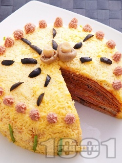 Вкусна домашна празнична солена палачинкова торта с пастет и гъби - снимка на рецептата